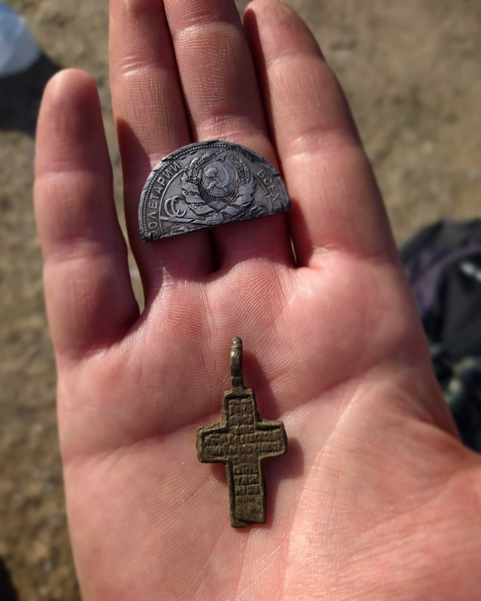 Дореволюционный крест и рубль 1924 года