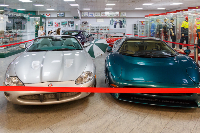 JAGUAR XKR (1999 .)   JAGUAR XJ220 (1996 .)  , , , 