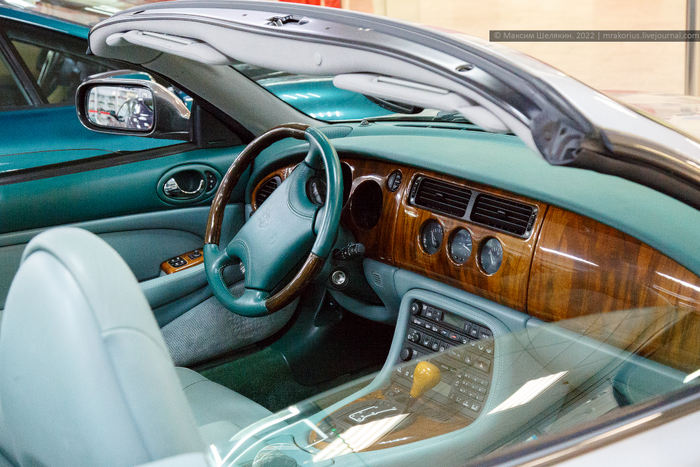 Салон JAGUAR XKR.