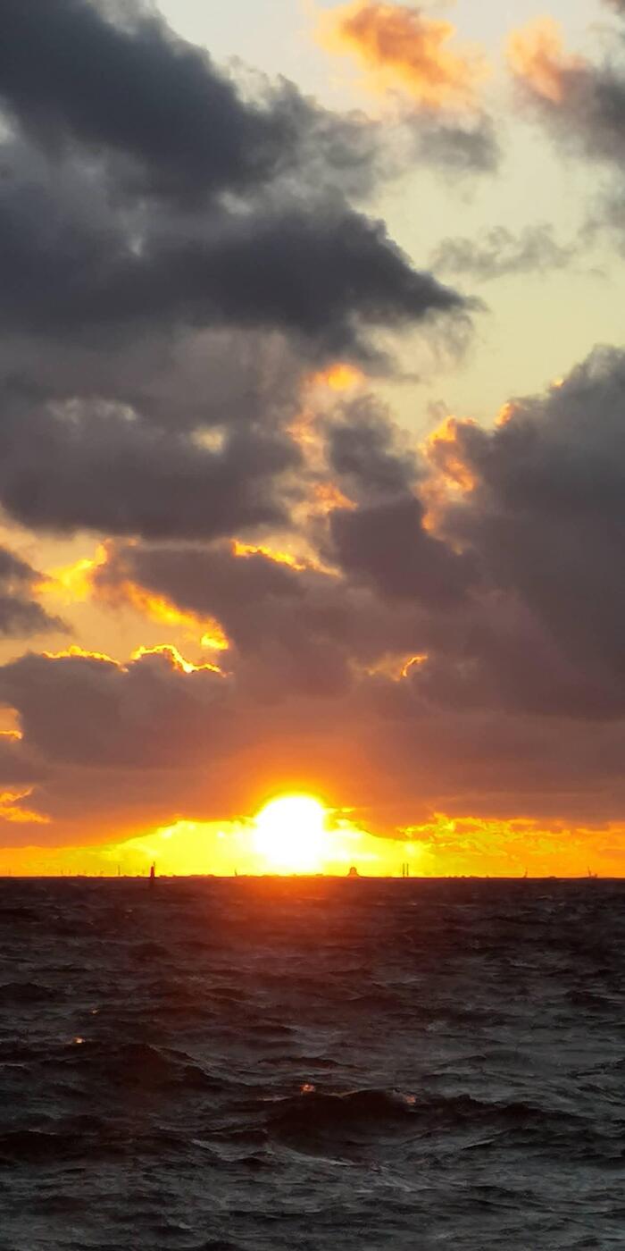 Ну и как оно выглядело на телефон с цифровым зуммированием.