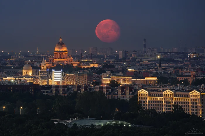 Night Petersburg under the light of the red moon - My, The photo, Town, Saint Petersburg, Night city, moon, Night shooting, Architecture, Evening