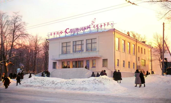 Gorky in the 1950s. 20 colored photographs of Nizhny Novgorod 70 years ago - My, Colorization, Old photo, Historical photo, Cities of Russia, The photo, Nizhny Novgorod, Oka, Volga river, the USSR, 50th, History, Childhood in the USSR, Longpost