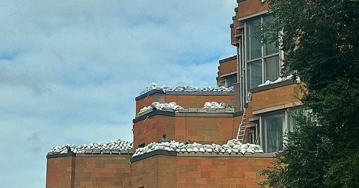 <!--noindex--><a href="https://pikabu.ru/story/prokremlevskiy_informatsionnyiy_puzyir_mefodiya__120758_11653793?u=https%3A%2F%2Fmoskvichmag.ru%2Fgorod%2Fposolstvo-frantsii-oblozhilo-kryshi-zdaniya-na-bolshoj-yakimanke-meshkami-s-peskom%2F&t=https%3A%2F%2Fmoskvichmag.ru%2Fgorod%2Fposolstvo-frantsii-oblozhilo-kr...&h=e8bde6380421d81fea84f657cdeff32961426a54" title="https://moskvichmag.ru/gorod/posolstvo-frantsii-oblozhilo-kryshi-zdaniya-na-bolshoj-yakimanke-meshka..." target="_blank" rel="nofollow noopener">https://moskvichmag.ru/gorod/posolstvo-frantsii-oblozhilo-kr...</a><!--/noindex-->