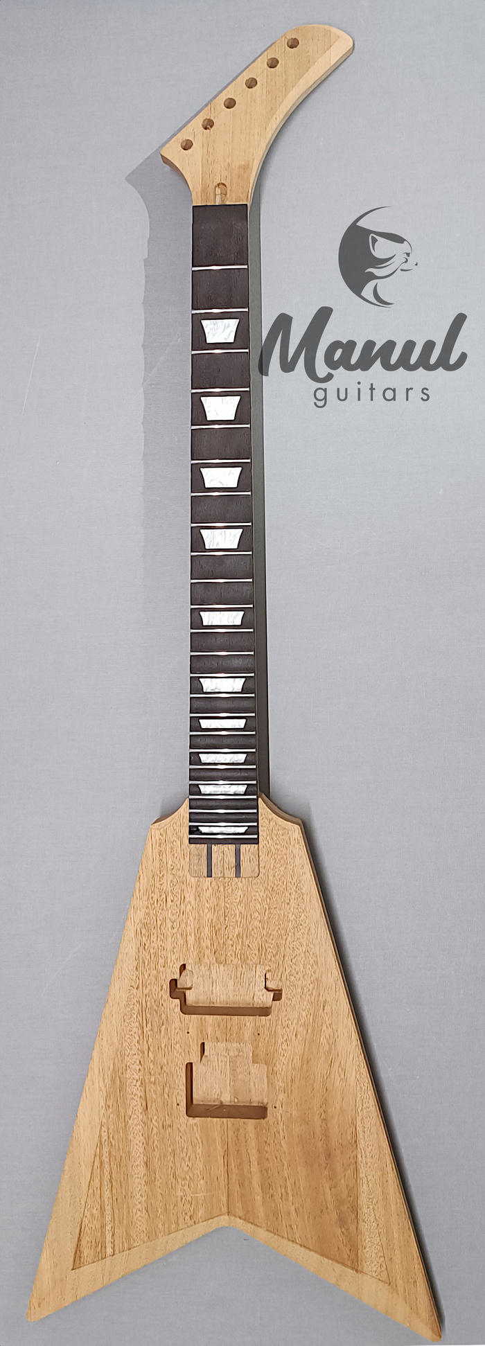 Гитара перед шлифовкой и покрасом.