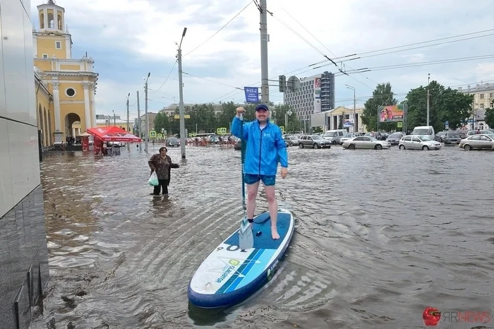 Мэр Ярославля осваивает SUP - Юмор, После дождя, Сапсерфинг, Мэр, Потоп, Уличная фотография