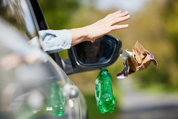 Garbage from a car window - My, Don't litter!, Driver, Garbage, Chistoman