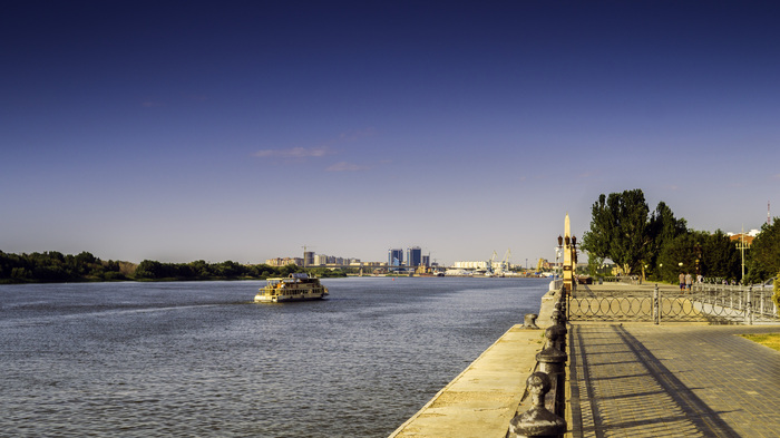 Петровская набережная