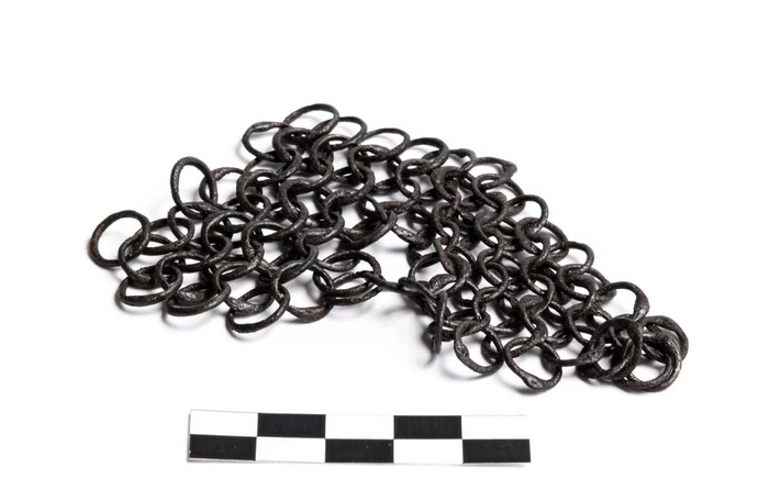 Фрагмент кольчуги. XIV-XV вв. Из коллекции, собранной в процессе археологических исследований на Никитинском раскопе (Торговая сторона, улица Оловянка, бывшая Тимура Фрунзе) в 2002 г.