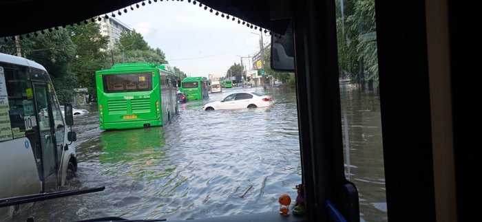 Город, где на новых проспектах нет ливневки, а на старых её не чистят ...