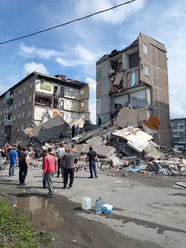 An explosion collapsed part of a high-rise building in Nizhny Tagil - Negative, Russia, Nizhny Tagil, Incident, Explosion, High-rise building, Society, Newsru, Video, Vertical video, Telegram (link), Longpost, Gas explosion