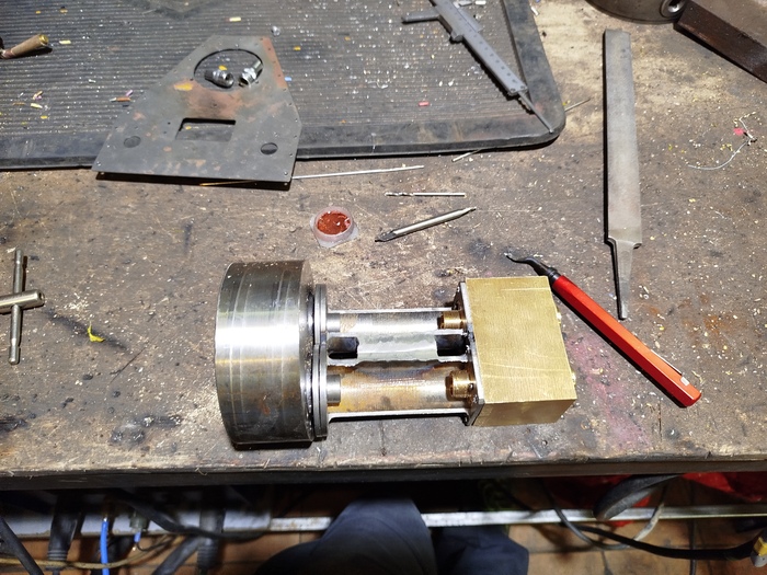 Гидроблок насоса.