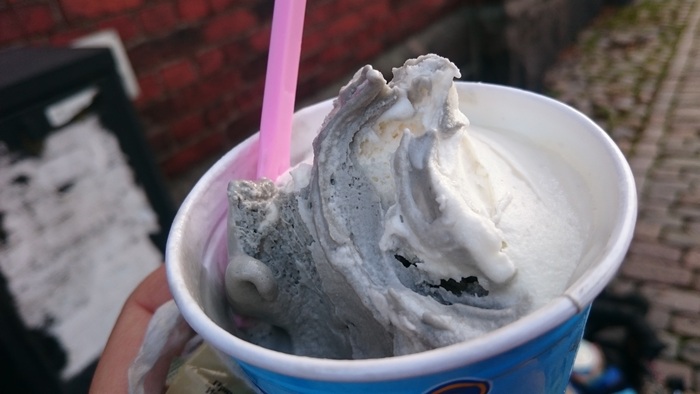 Мое любимое чёрное мороженое