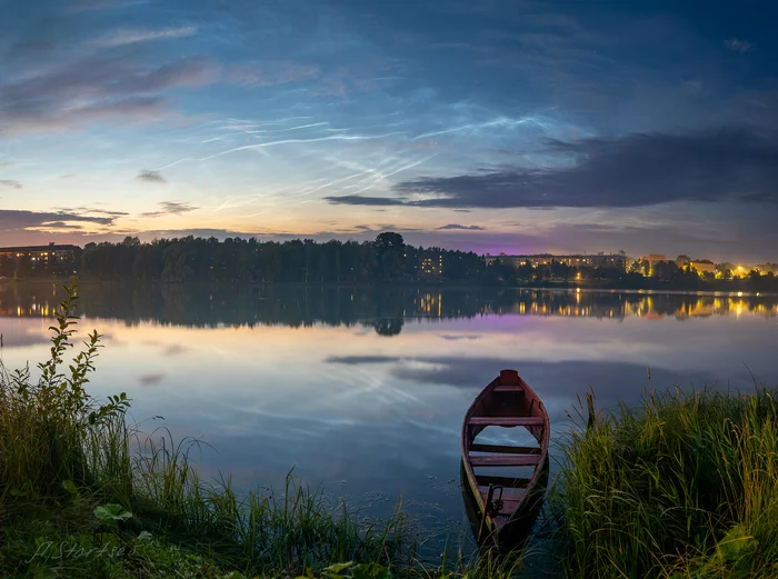 Noctilucent clouds over the pond - My, The photo, Landscape, Night, Perm Territory, Nature, Lysva, Clouds, Pond, Noctilucent clouds, A boat, Evening