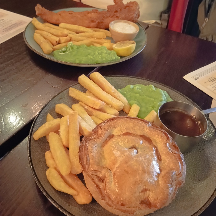 вот этот вот мясной пирог вообще никому не советую. Ale Pie