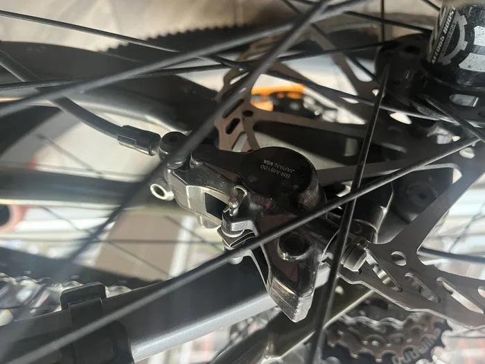 Bicycle rear caliper knocking - A bike, Brake, Question, Ask Peekaboo, Video, Vertical video