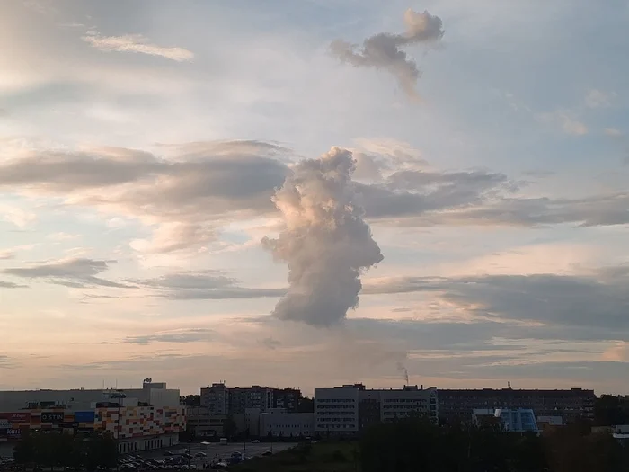 Вечер вертикальных облаков - Моё, Фотография, Мобильная фотография, Вечер, Облака, Закат, Небо