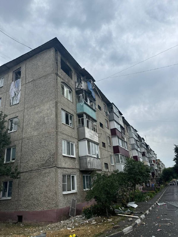 In the Belgorod region, a woman died as a result of a Ukrainian Armed Forces drone strike on an apartment building in Shebekino - Politics, Belgorod, Explosion, Drone, Video, Vertical video, Longpost, Shebekino, Repeat