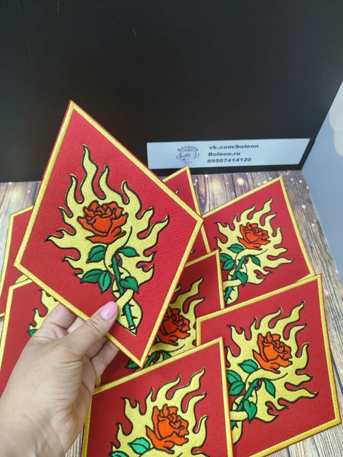 We made pennants of the Order of the Flaming Rose from the Witcher universe. Witcher Order of the Flaming Rose - My, Pennant, Witcher, The Witcher 3: Wild Hunt, Gwent, The order, Art, Machine embroidery, The Witcher 3: Hearts of Stone, Video, Vertical video, Longpost