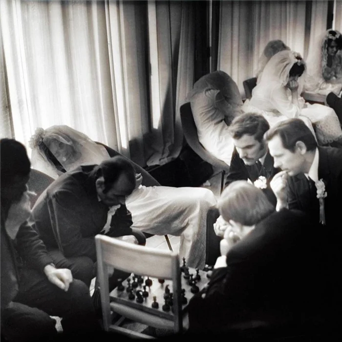 Soviet grooms play chess while waiting their turn at the registry office... and brides are preparing for their first wedding night... 1973 - the USSR, Wedding, Marriage registry, Groom, Bride, Made in USSR, Retro, 70th, Film, Telegram (link)