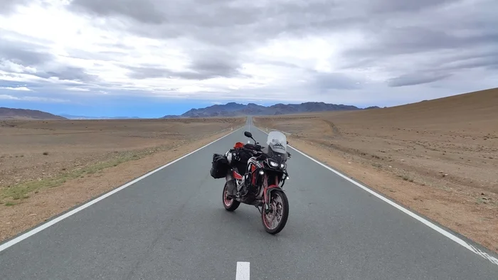 Motorcycle trip 2024. Nefteyugansk-Altai-Ulaanbaatar-Vladivostok-Baikal-Nefteyugansk. Part 2 - Mongolian - My, The mountains, Drive, Moto, Motorcyclists, The rocks, Travels, Mongolia, Honda, Honda africa twin, Longpost