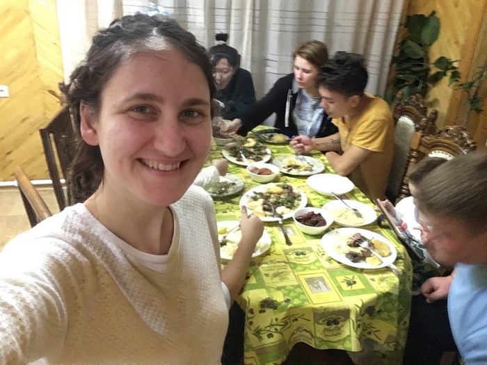 Елизавета в гостях у Александра в Казахстане.