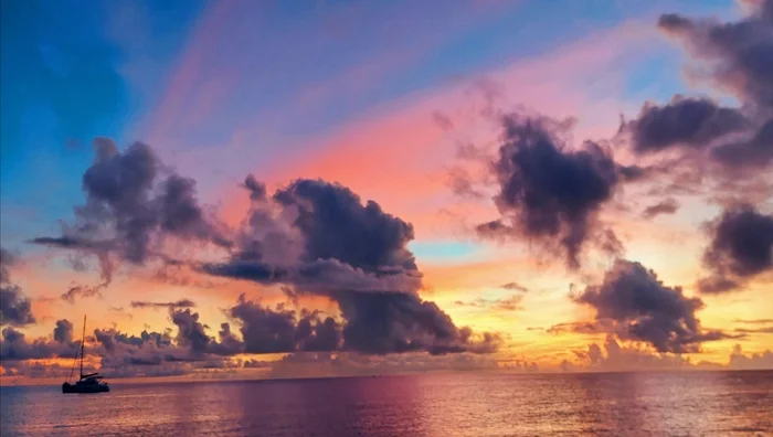 Reply to the post “Since clouds and sunsets have already begun to compare” - My, Clouds, Sunrises and sunsets, A wave of posts, Reply to post, The photo, Sea