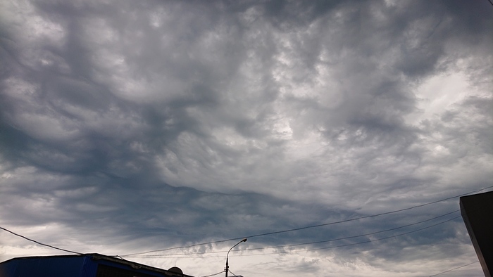 День, иду с работы.