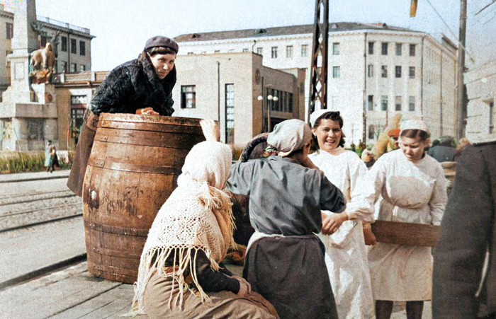 Советский союз «под градусом». Интересные раскрашенные фотографии на пивную тематику Фотография, Колоризация, Пиво, Сделано в СССР, СССР, 1960, 1970, 1980, Длиннопост
