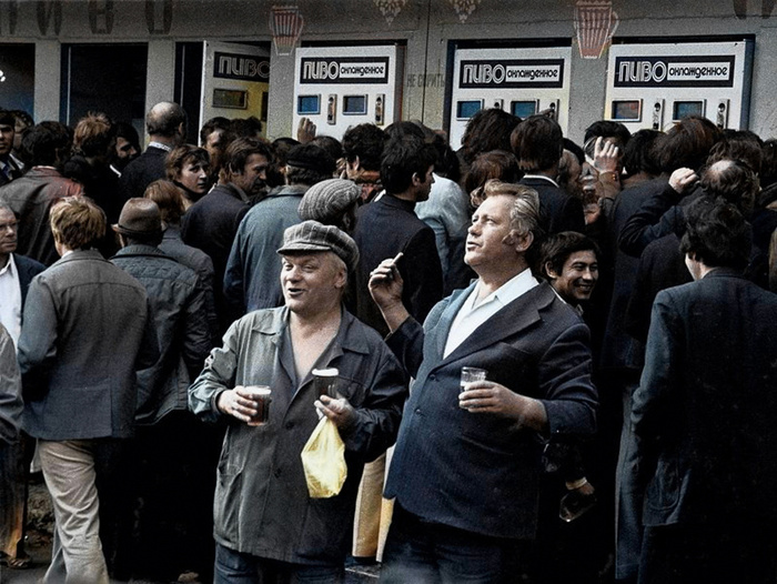 Советский союз «под градусом». Интересные раскрашенные фотографии на пивную тематику Фотография, Колоризация, Пиво, Сделано в СССР, СССР, 1960, 1970, 1980, Длиннопост