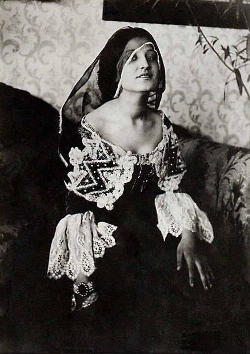 Victor Borisov-Musatov Portrait of a model in a home interior, 1903 - Black and white photo, 1903, 19th-20th century, Old photo, The photo, Photographer, Российская империя, Silver Age