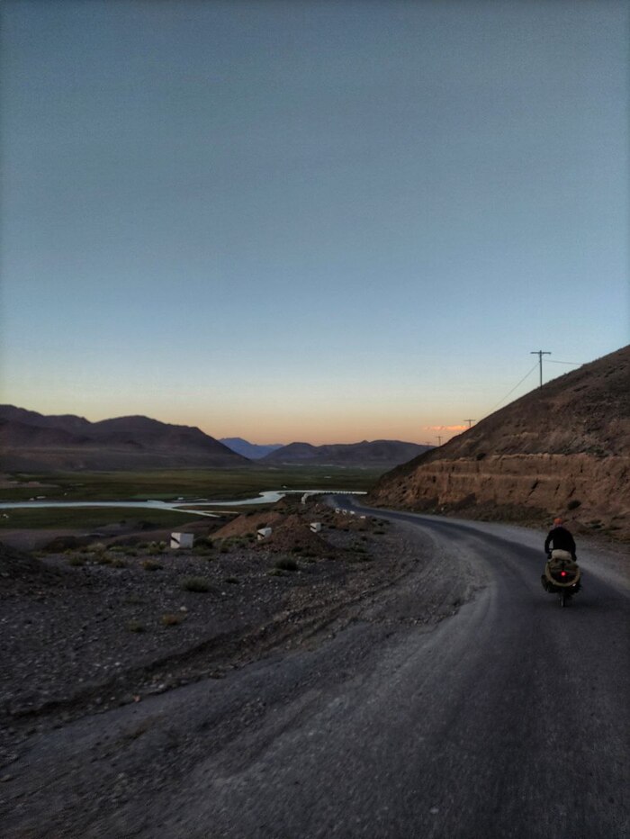 Спуск в долину Мургаба