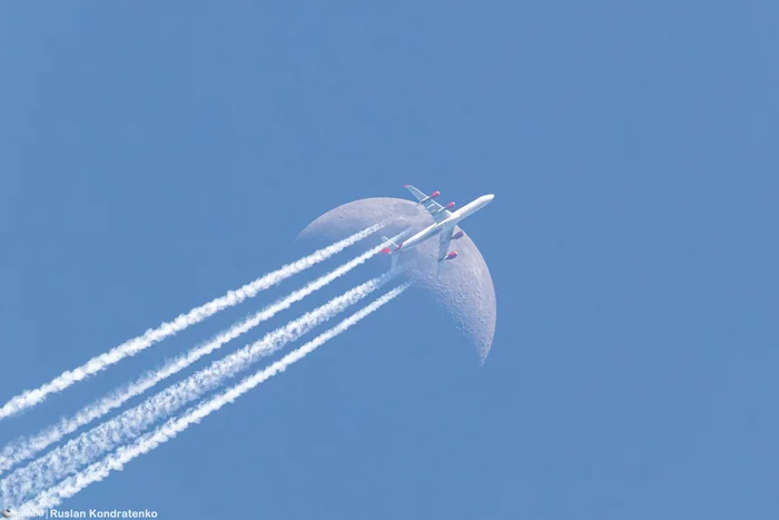 Boeing 747-41R авиакомпании Virgin Atlantic на фоне Луны - Моё, Canon, Гражданская авиация, Самолет, Авиация, Virgin Atlantic, Луна, Длиннопост