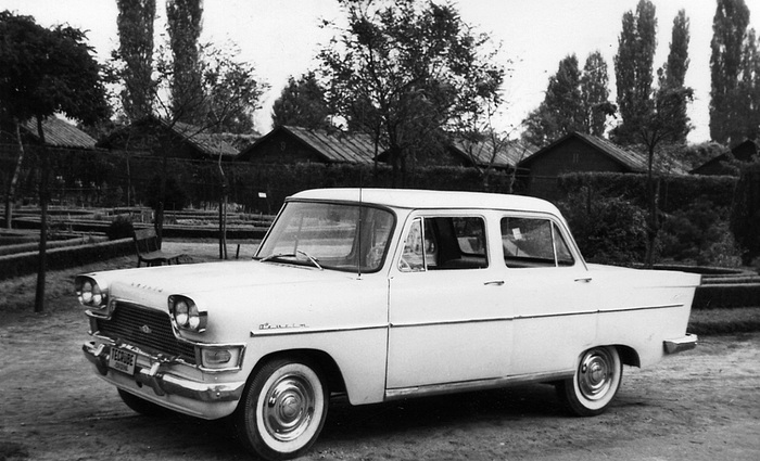 Первый полностью турецкий автомобиль Devrim был создан «с нуля» за рекордный 131 день. Его назвали «бараком» за то, что рождался он в брошенном цехе.