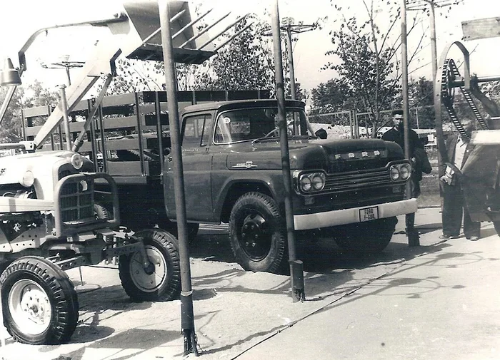 Выставка авто в Сокольниках в1959 г - Авто, Зил-130, УАЗ буханка, Плагиат