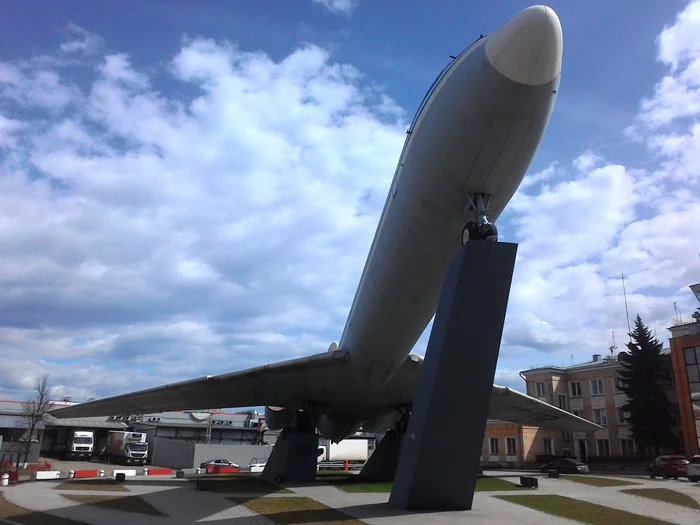 The flagship of the Soviet aviation Il-62M in eternal parking - My, Aviation, Airplane, The photo, Mobile photography, civil Aviation, Airliner, IL-62, Sergey Ilyushin, Sheremetyevo