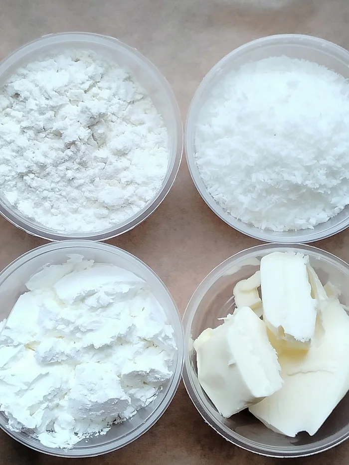 Classic Snowball Cookies with Coconut - Кокосовая стружка, Кокос, Печенье, Пудра, Сахарная пудра, Выпечка, Выпечка без яиц, Рождество, Новый Год, Подарки, Сладости, Кулинария, Рецепт, Классика, Песочное тесто, Сливочное масло, Мука, Чаепитие, Десерт, Длиннопост
