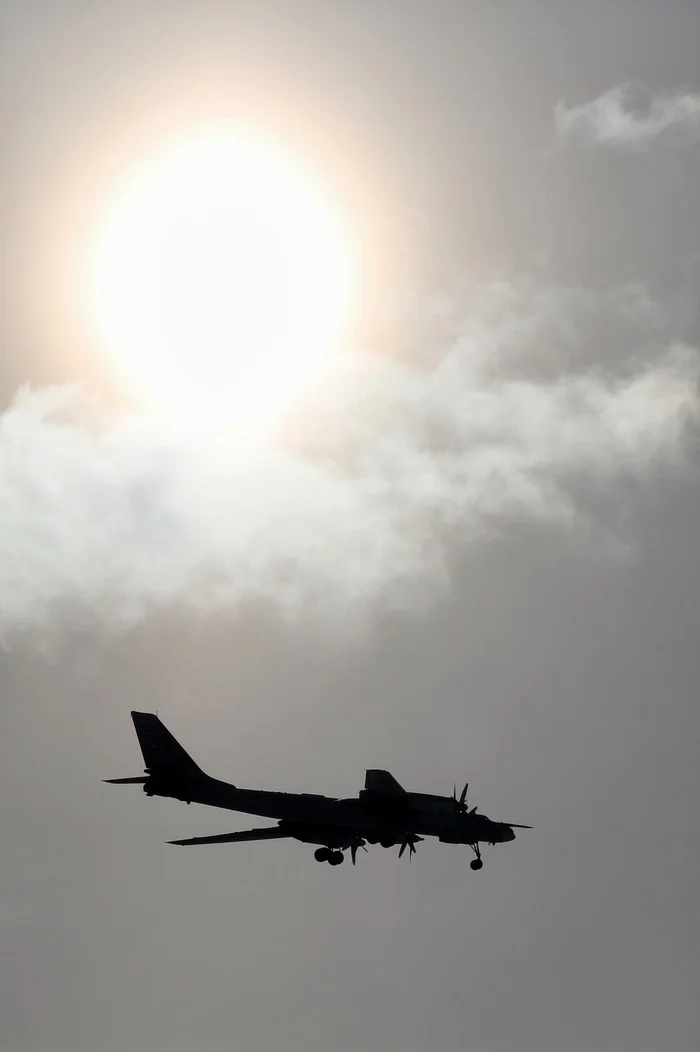 Airplane and sun - My, The photo, Just, Airplane, Tu-95, Silhouette, The sun