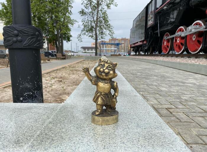 Yoshkina cat family - sights, Yoshkar-Ola, cat, Figurines, Monument, Cities of Russia, City walk, Longpost