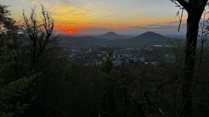 Sunset in dearly beloved Zheleznovodsk - My, Sunset, Mobile photography, Zheleznovodsk, Landscape