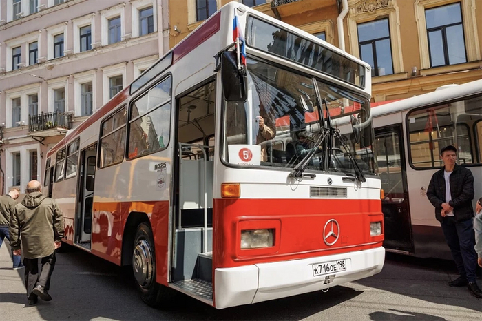 Mercedes-Benz O 325        -.