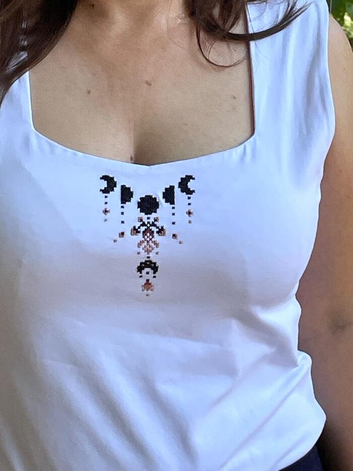 Спереди небольшой элемент для симметрии.