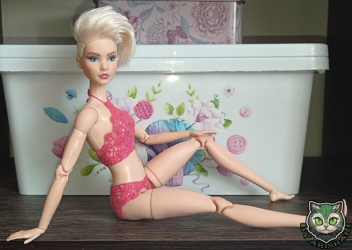 ����� Andra (HCB78) �� ����� Barbie Looks. �������� ������� �����. ������� ���� 40/2. ������ 0,5 ��, ������� ���� ����� - S-�������� ������. ������� �������� �� ���� ������������ �������