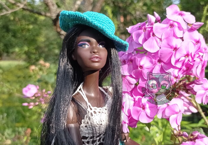 �� � ��������� ���� ��� ������� � ������� ����������. ������ - ����� ������� ������� 50� �� 280�, ������ 0,9��. ��������� - ����� YarnArt Canarias 20� 203�, ������ 0,5��. 