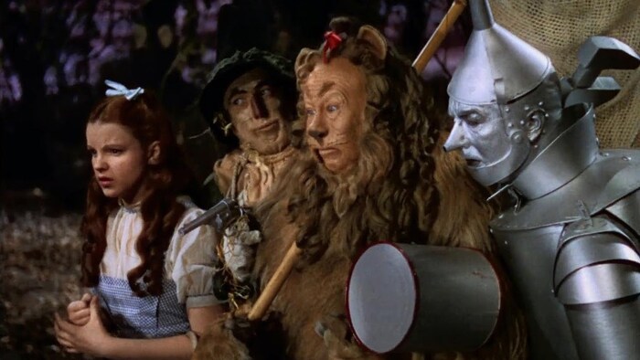 Сказка сказкой, а Страшила тут сразу решал вопросы по-взрослому