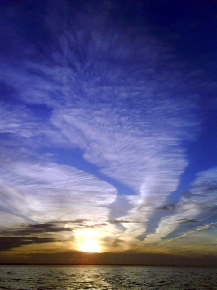 Ответ на пост «Раз уж начали меряться облаками и закатами»