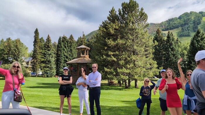 Тетеньки в красном не могут ошибаться.