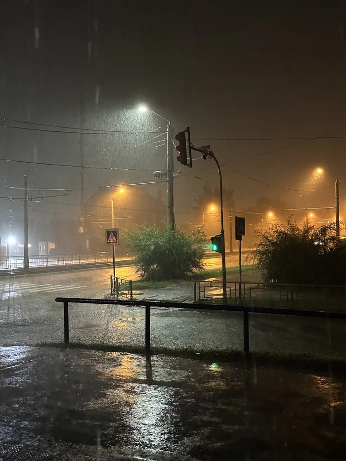 Barnaul/August 2024 - My, Barnaul, The photo, Rain, Street photography, Thunderstorm