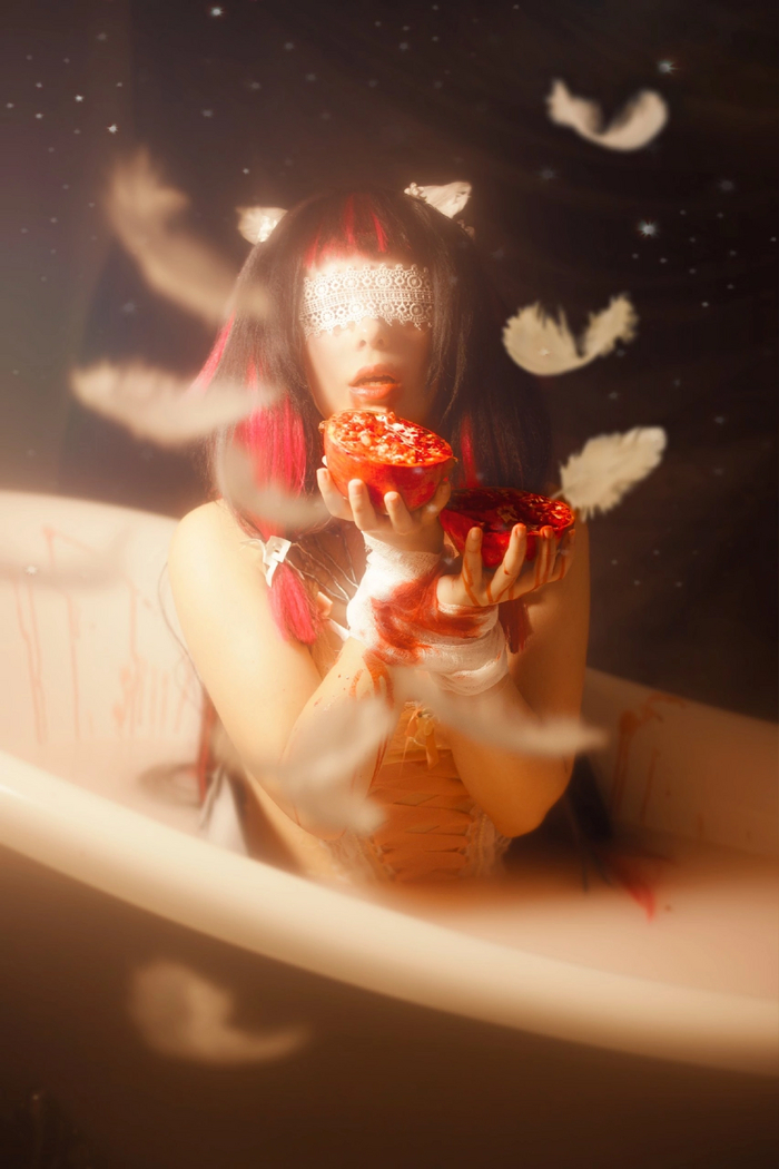 Собрать дома локацию, чтобы создать прекрасные фото? Да! (Косплей Коломбина из Геншин Импакт)