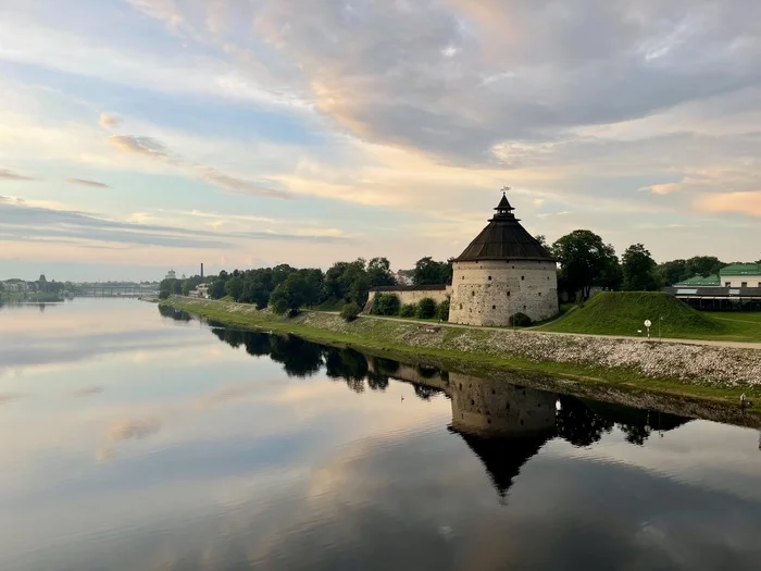 Pskov // Pokrovskaya Tower - My, The photo, Pskov, Mobile photography, Tower