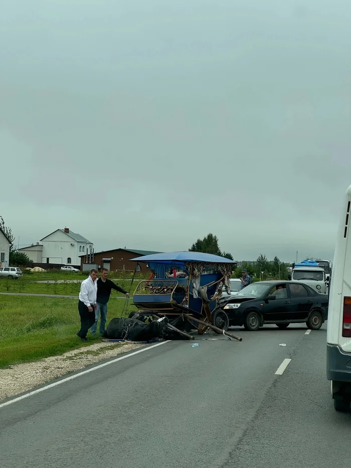 Millennium of Suzdal - Crash, Suzdal, Road accident, Horses, Coach, Mobile photography, Holidays